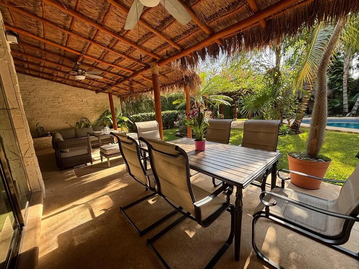 הוילה קנקון La Casa Frenette 0*,
