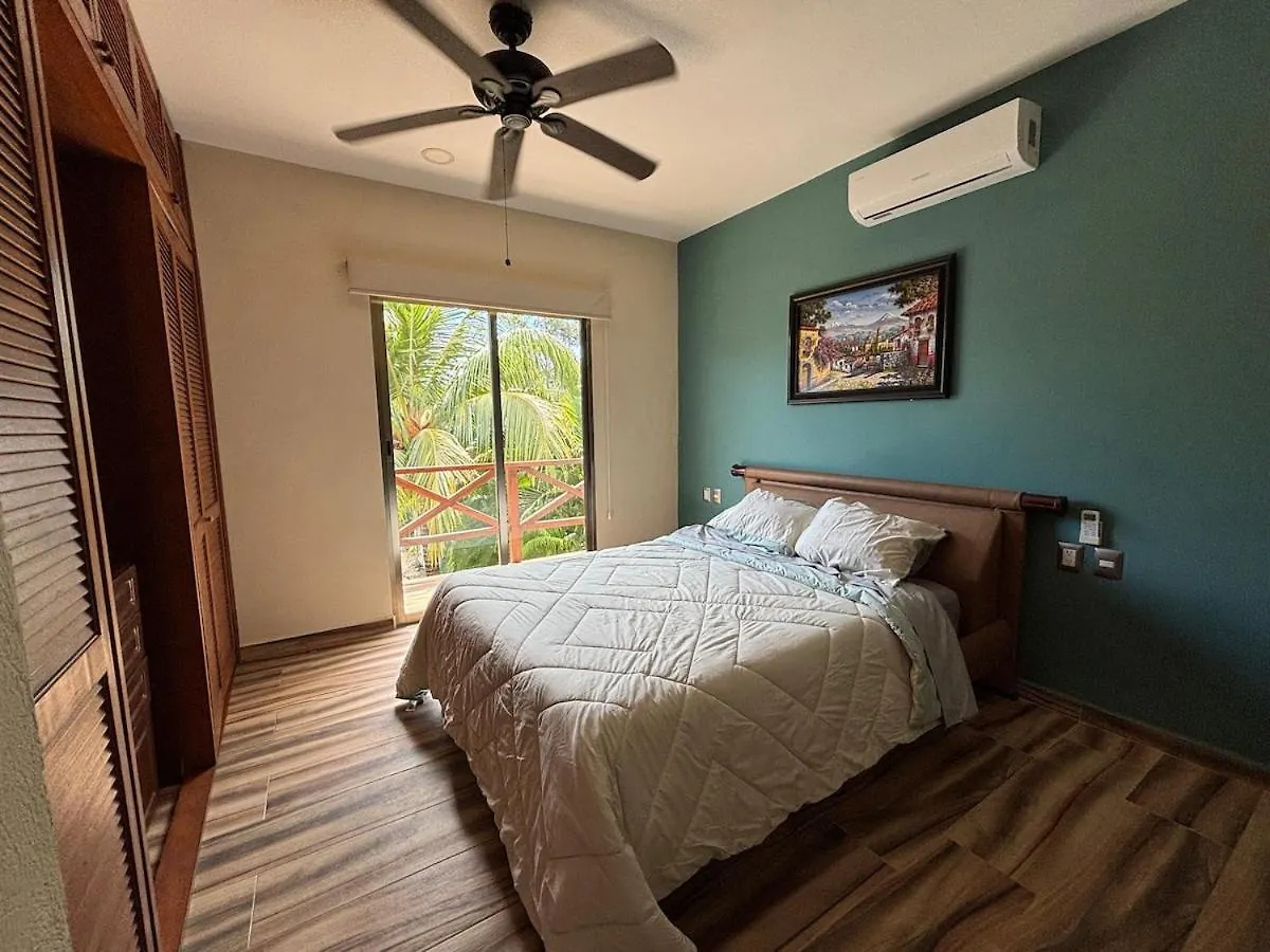 הוילה קנקון La Casa Frenette 0*,