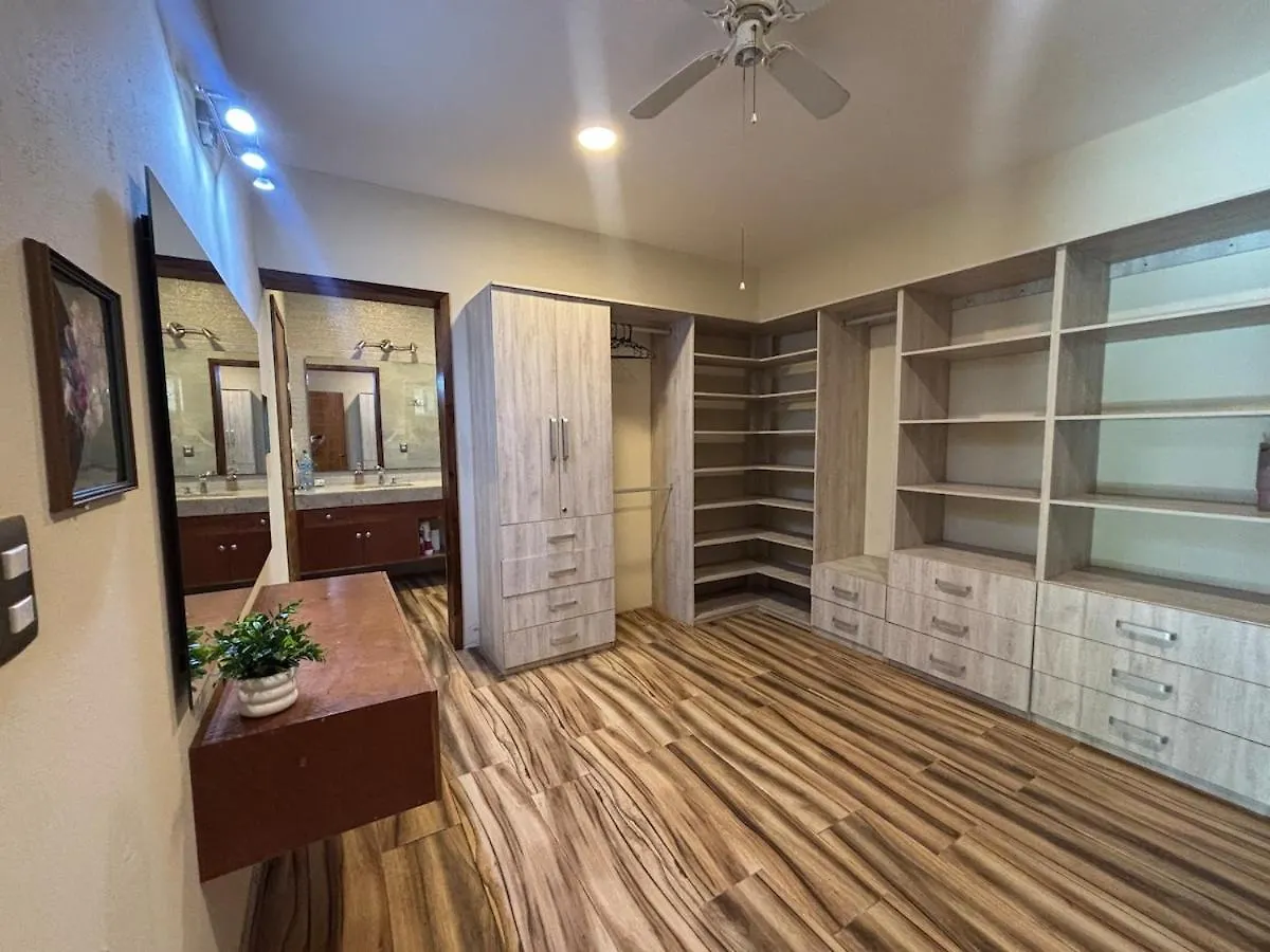 הוילה קנקון La Casa Frenette וילה